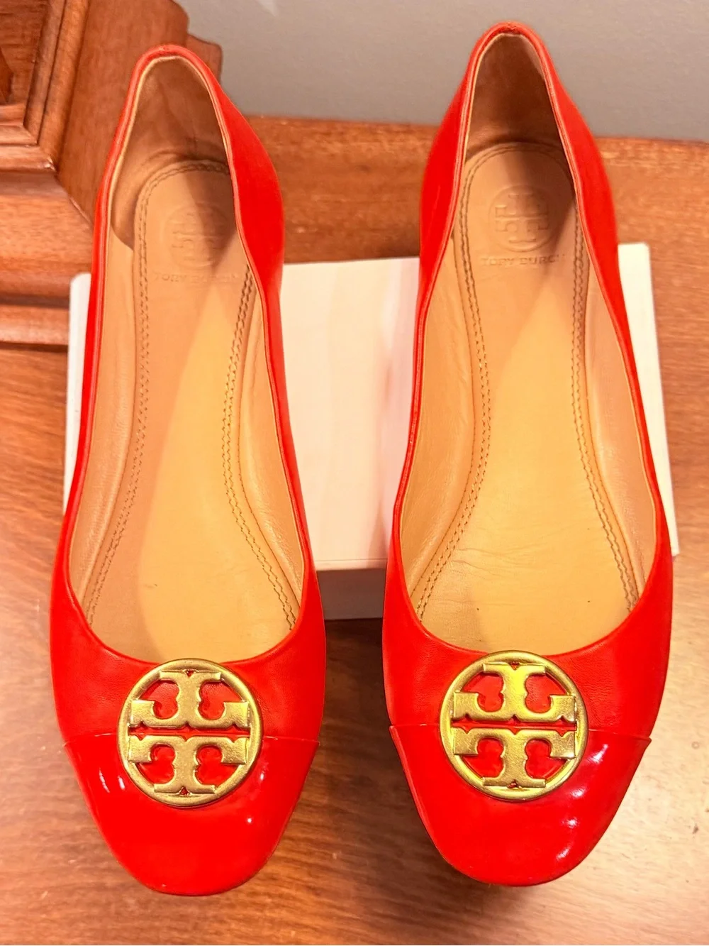 Tory Burch Chelsea Red Patent Leather Cap-Toe Gold Logo Ballet Flats Size 8.5